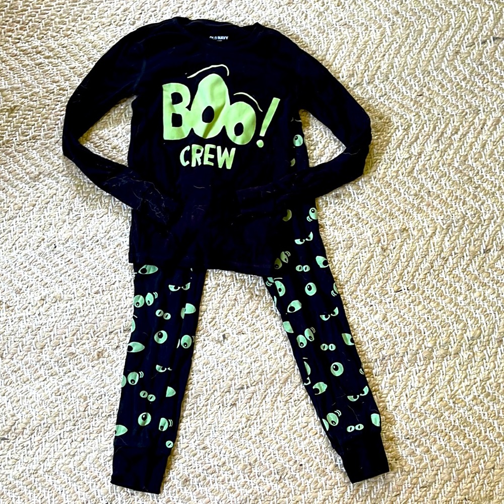 Old Navy unisex Halloween glow in dark pjs